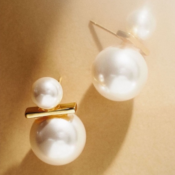 NWOT Anthropologie Shashi Small Sydney 18K Golf Plated Pearl Earrings (1022) - Picture 1 of 2
